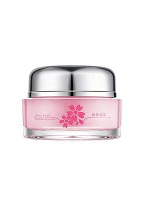 樱花花瓣亮莹霜